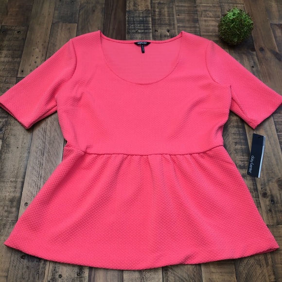 Daisy Fuentes Watermelon Peplum Top - Picture 7 of 9